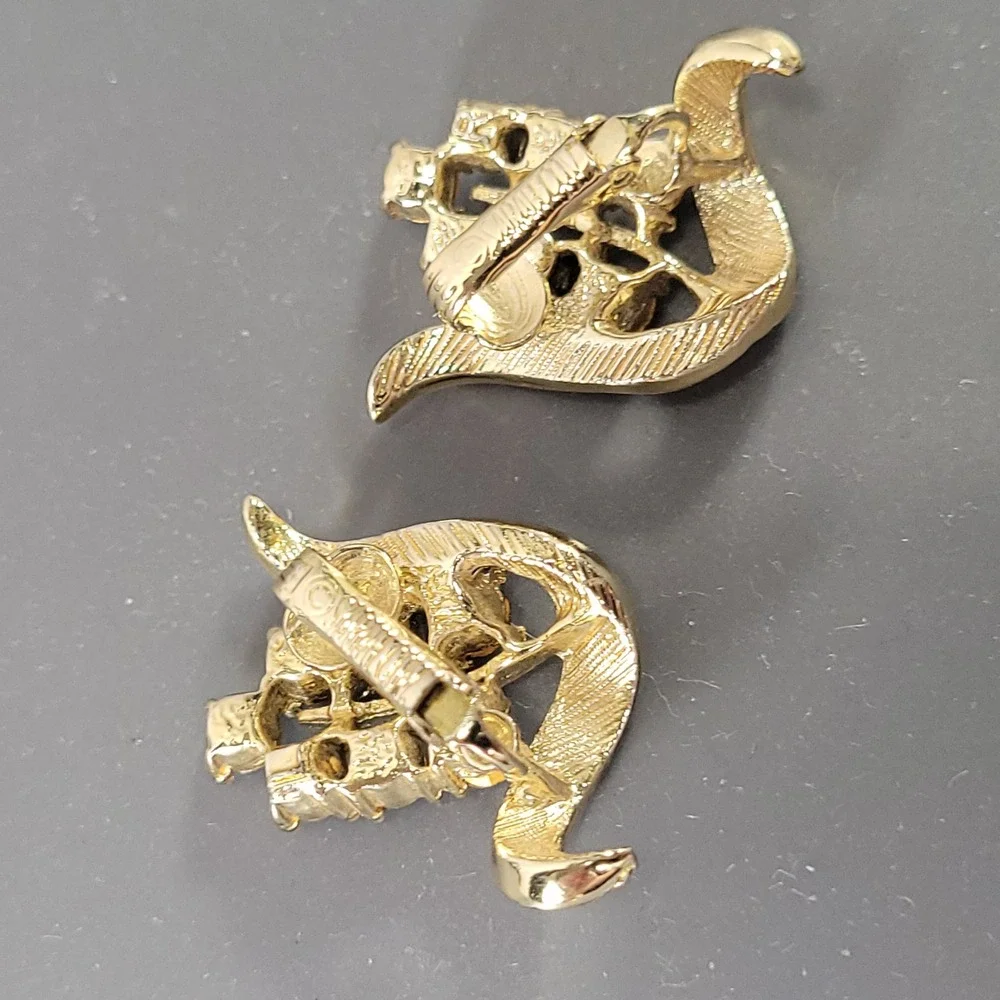 Sarah Coventry Vintage Gold Tone Rhinestone Corn Brooch‎ and Clip Earring Set